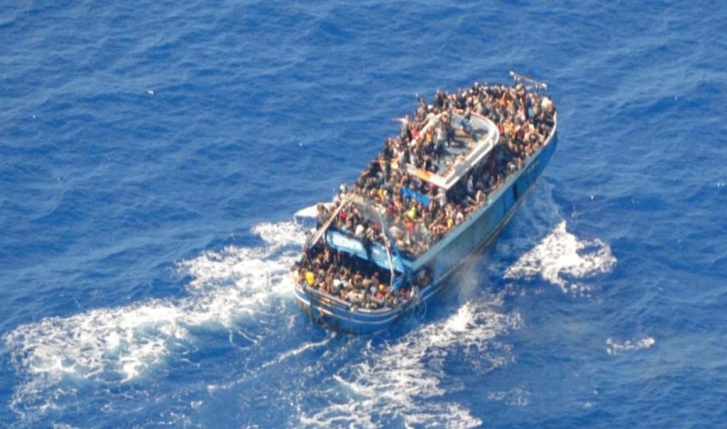 اليونان غرق قارب المهاجرين