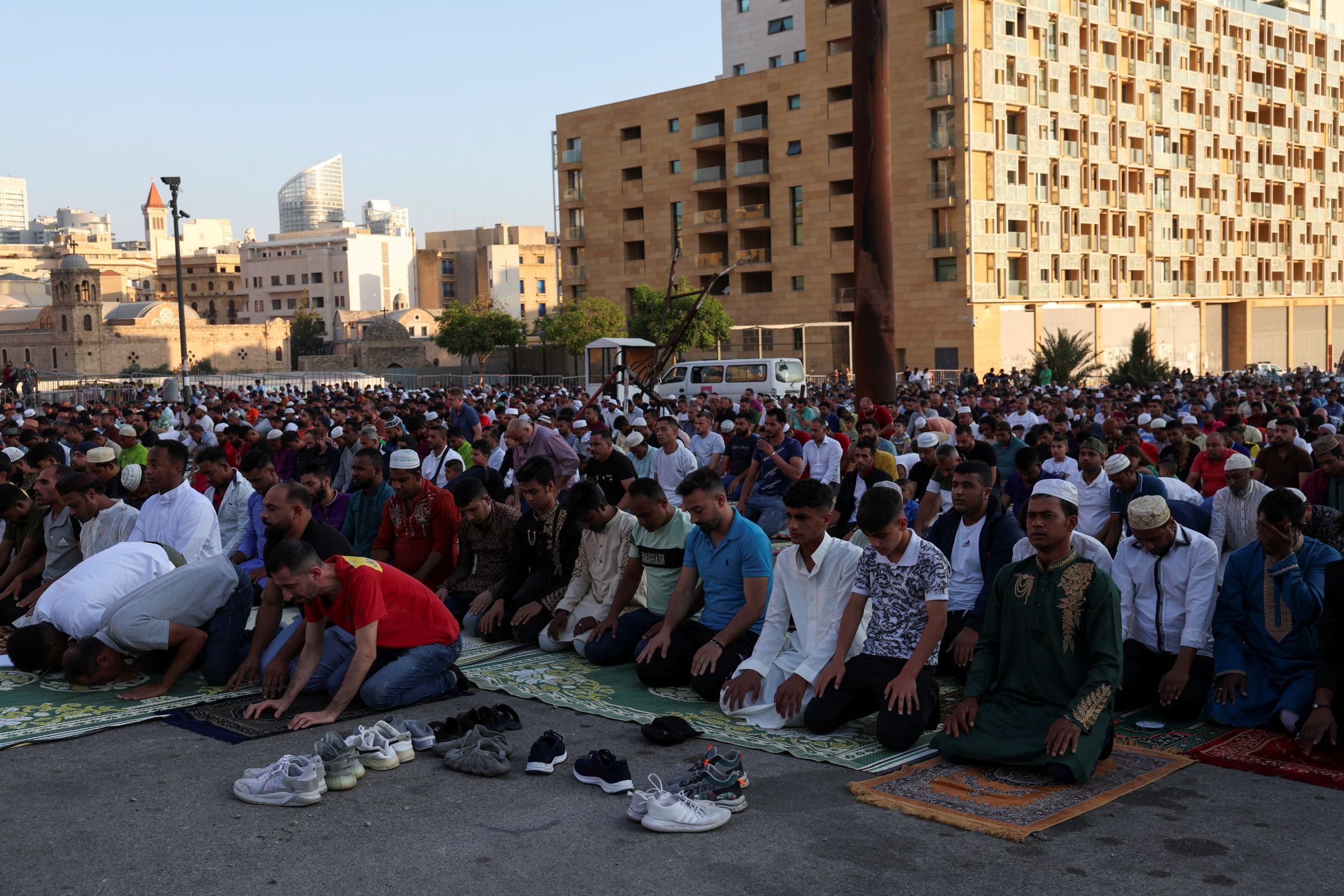 صلاة عيد الأضحى في العاصمة اللبنانية بيروت/ رويترز