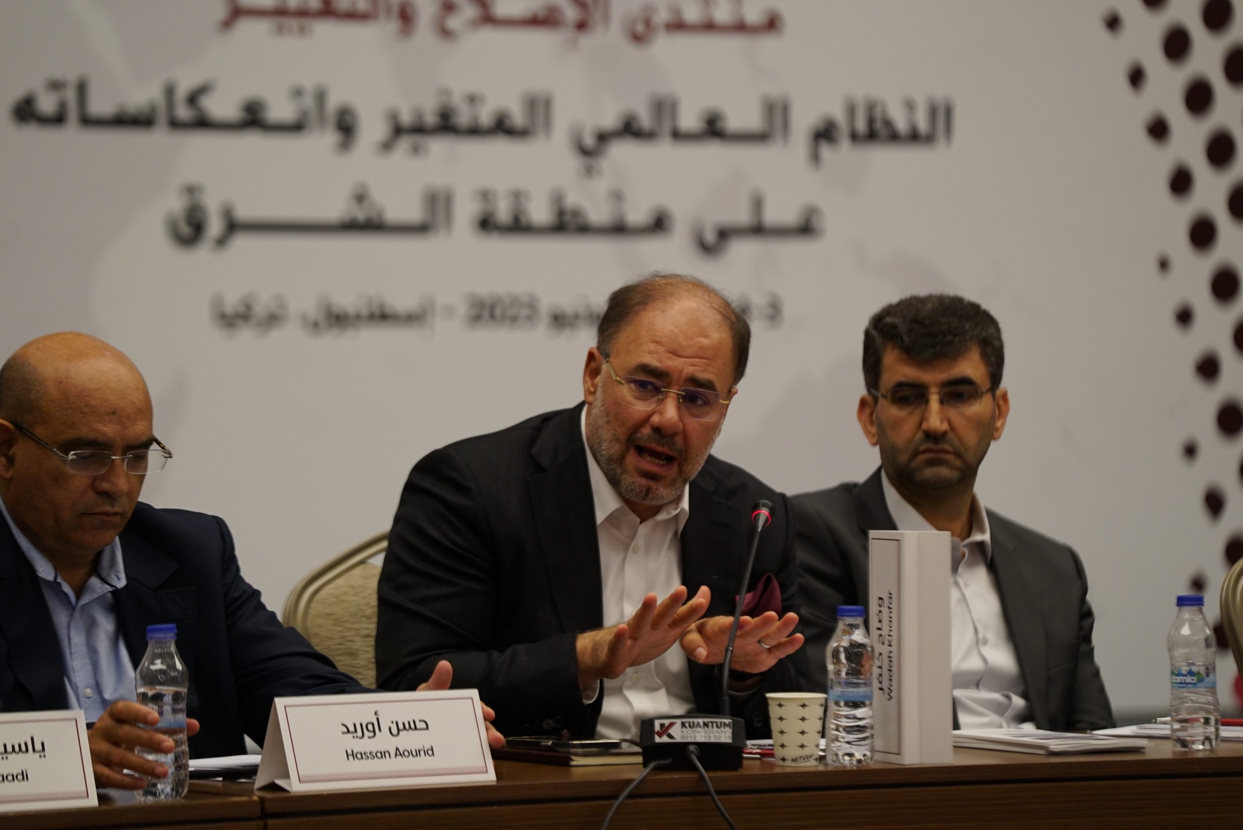 وضاح خنفر رئيس منتدى الشرق