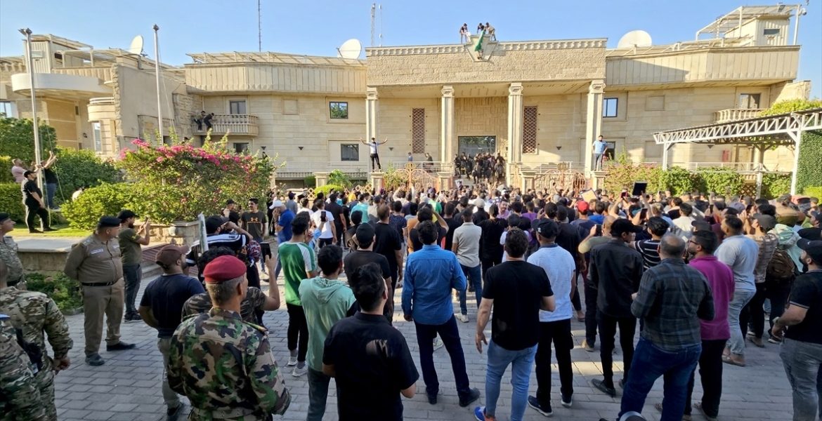 احتجاجات في العراق بسبب الإساءة للمصحف الشريف/ الأناضول