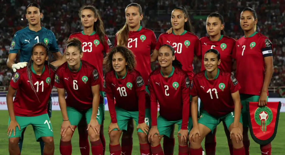 المنتخب المغربي لاعبة محجبة نهيلة بنزينة فرنسا