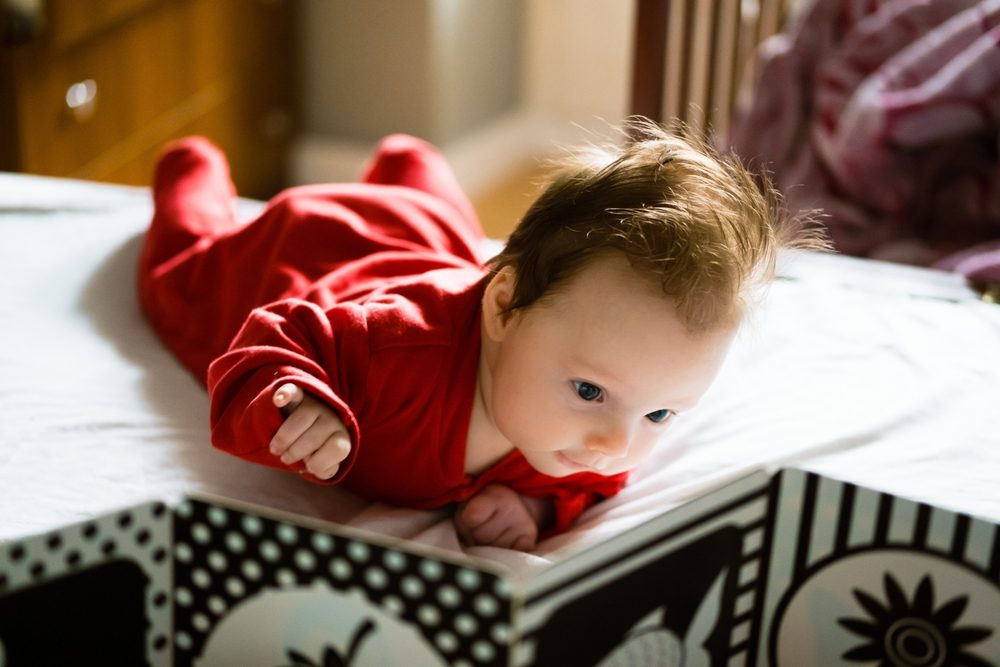 بالإمكان استخدام البطاقات منذ الشهر الأول من عمر الطفل الرضيع - ShutteStock