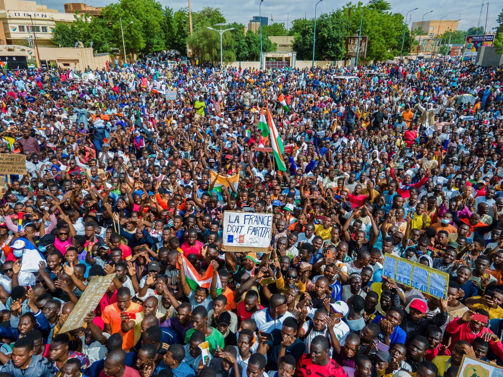 الطريق للنيجر ينطلق من ليبيا.. كيف نفهم انقلابات غرب إفريقيا؟ - رويترز