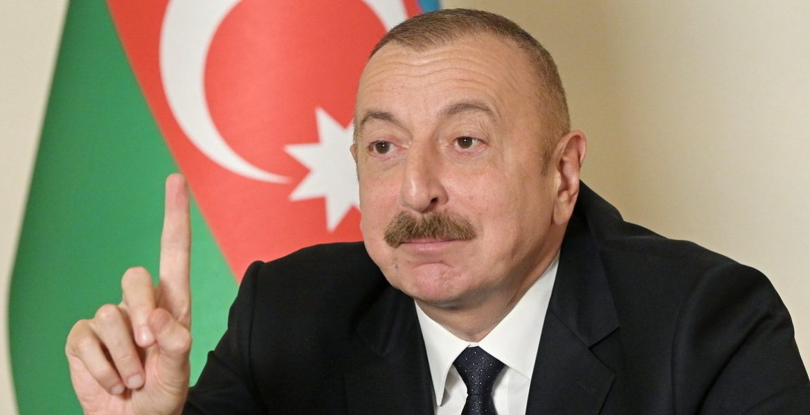 علييف يعلن بدء تسليم الانفصاليين الأرمن أسلحتهم ومغادرة قره باغ.. ومقتل جنود روس من قوات حفظ السلام