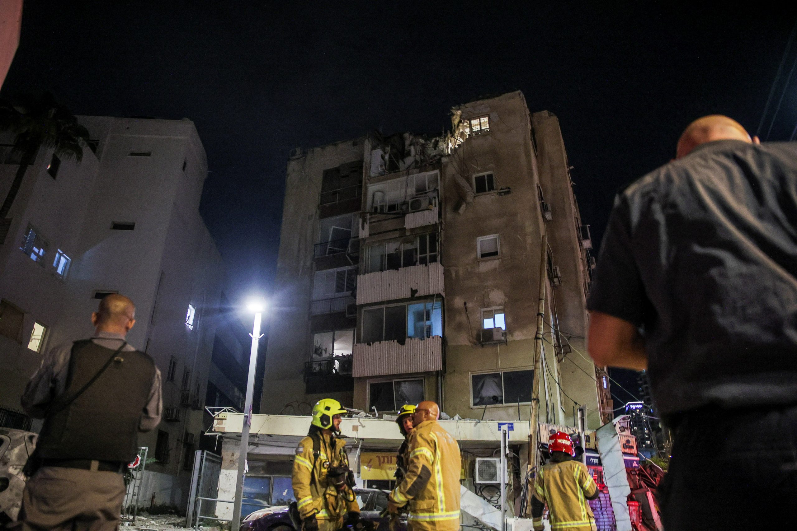 فيديو لإسرائيليين يتسابقون على تخزين المواد الغذائية.. وثّق اصطفاف طوابير في محلات تجارية