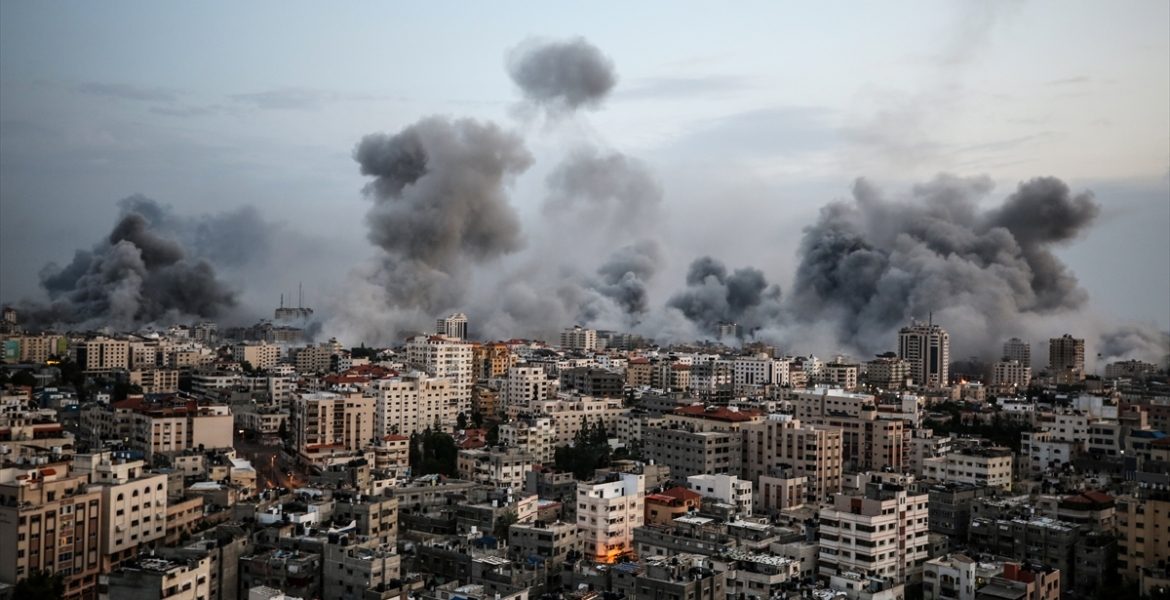 إسرائيل تقصف بشكل عنيف المناطق السكنية في غزة - رويترز