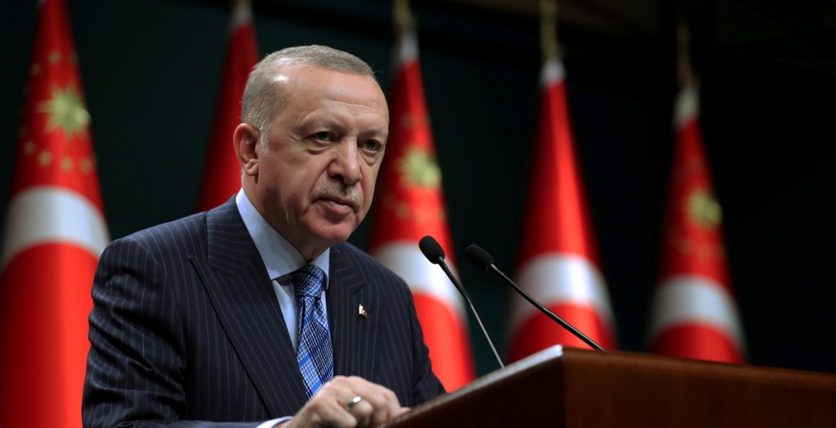 أردوغان يعلن الحداد في تركيا 3 أيام “احتراماً” لشهداء فلسطين.. أمر بتنكيس الأعلام داخل البلاد وخارجها