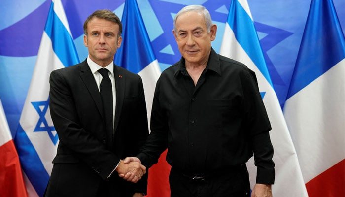 الرئيس الفرنسي إيمانويل ماكرون مع رئيس الوزراء الإسرائيلي نتنياهو/رويترز