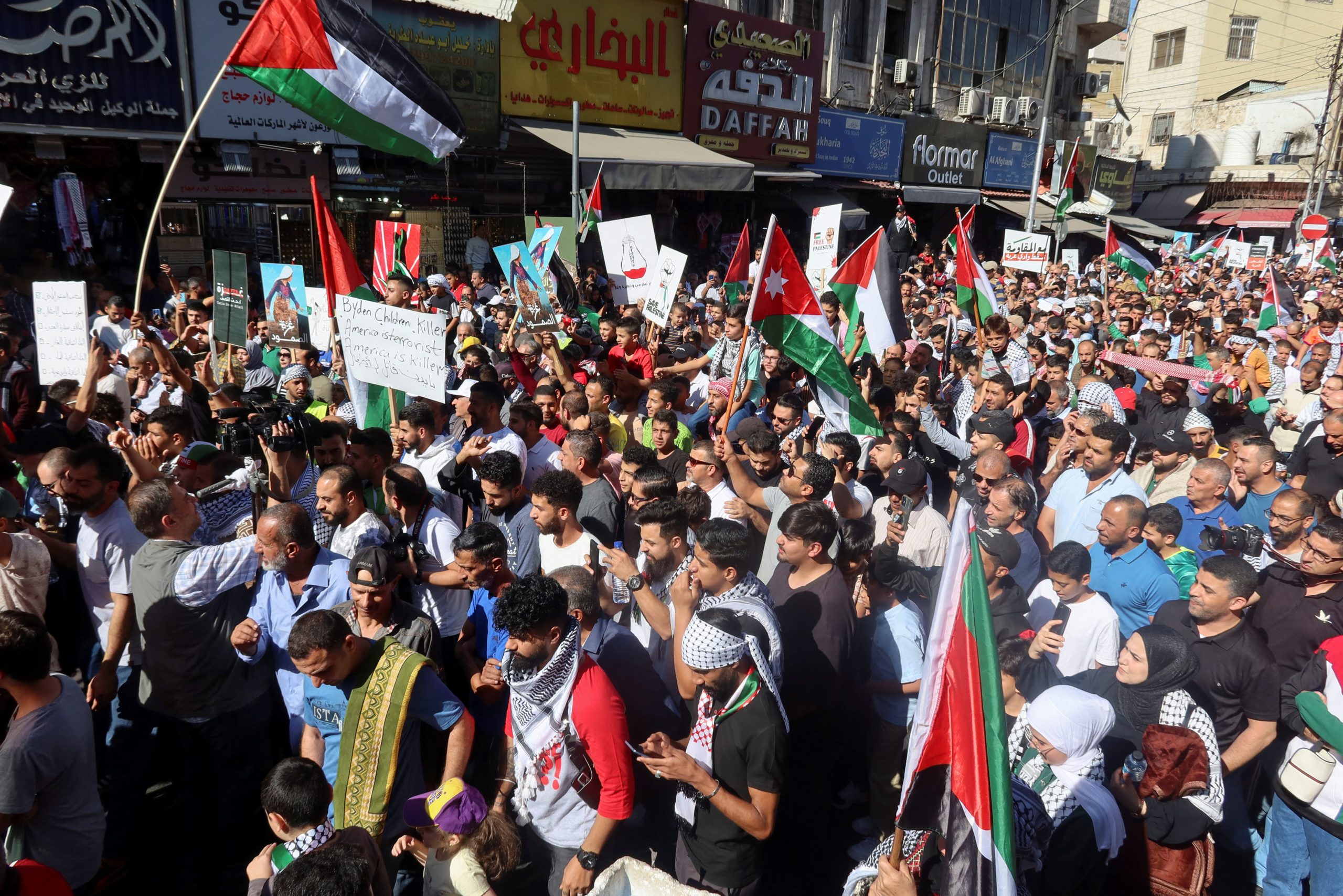 البرلمان الأردني يراجع الاتفاقيات مع الاحتلال والشارع يغلي بسبب العدوان على غزة - رويترز