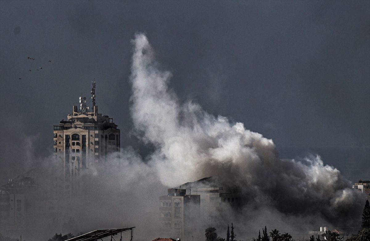 الجيش الإسرائيلي يواصل قصف غزة/الأناضول