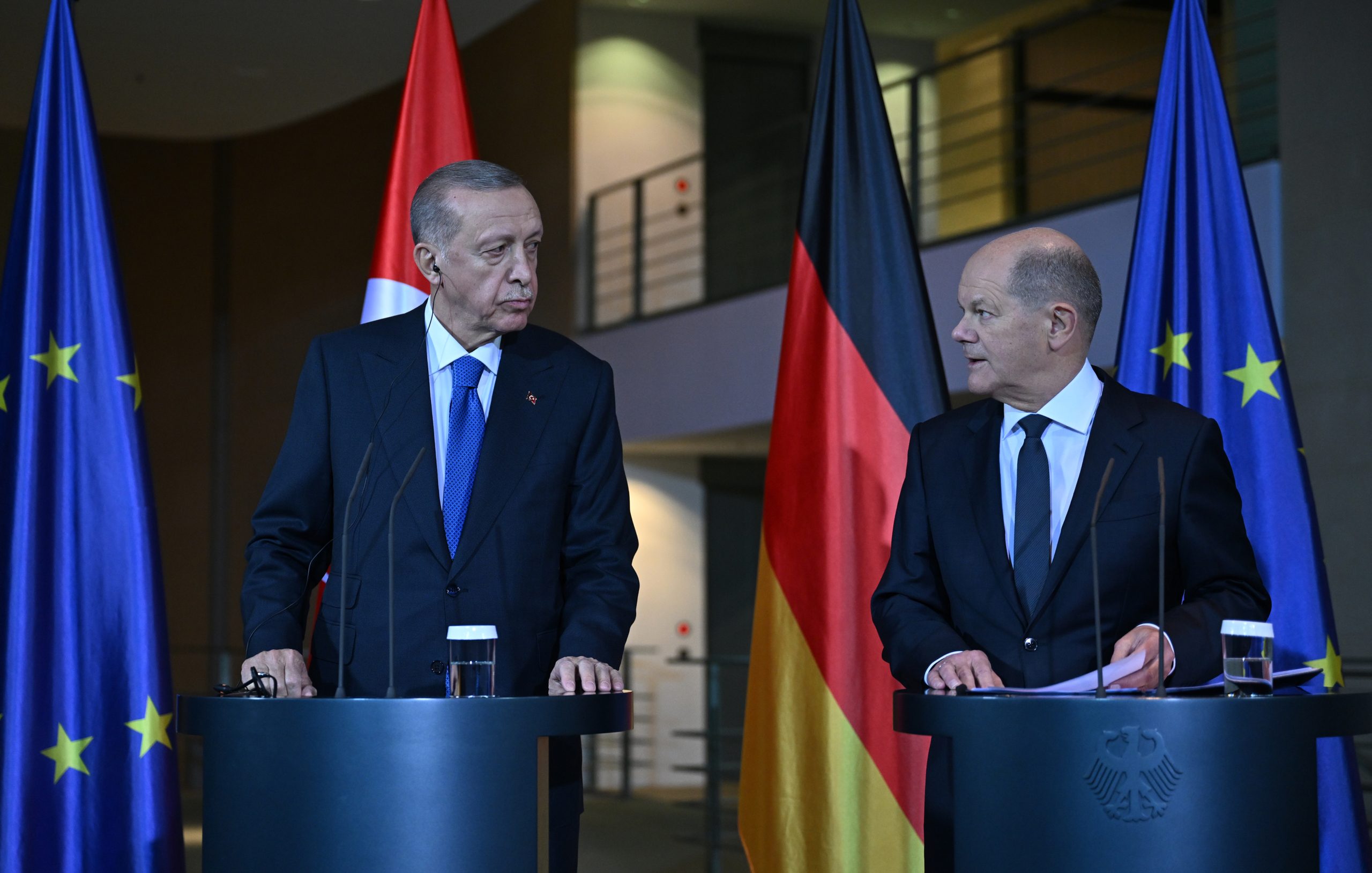 “لا تهددني”.. أردوغان يرد على صحفي بألمانيا حاول “إحراجه” بسؤال عن حماس وإدانة إسرائيل (فيديو)