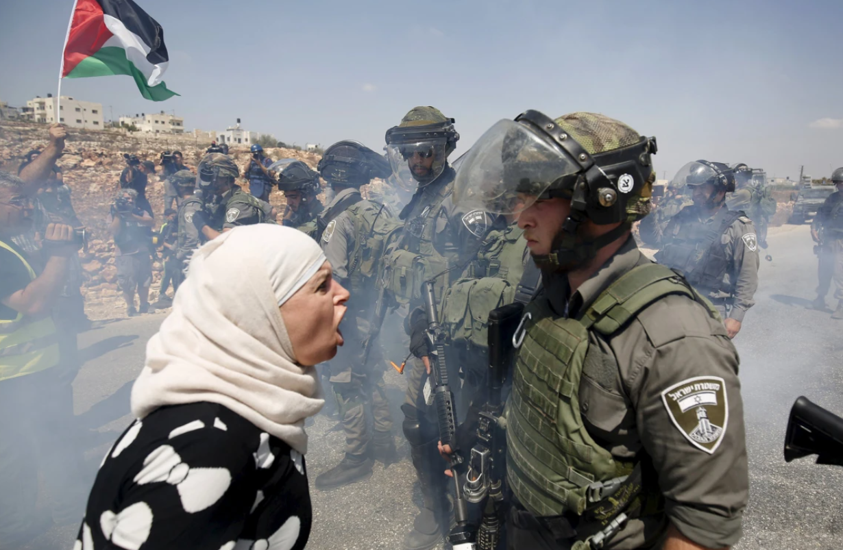 قرية فلسطينية سُجن أغلب سكانها بالمعتقلات الإسرائيلية.."قرية النبي صالح" --------------------------4--2015----tpx----