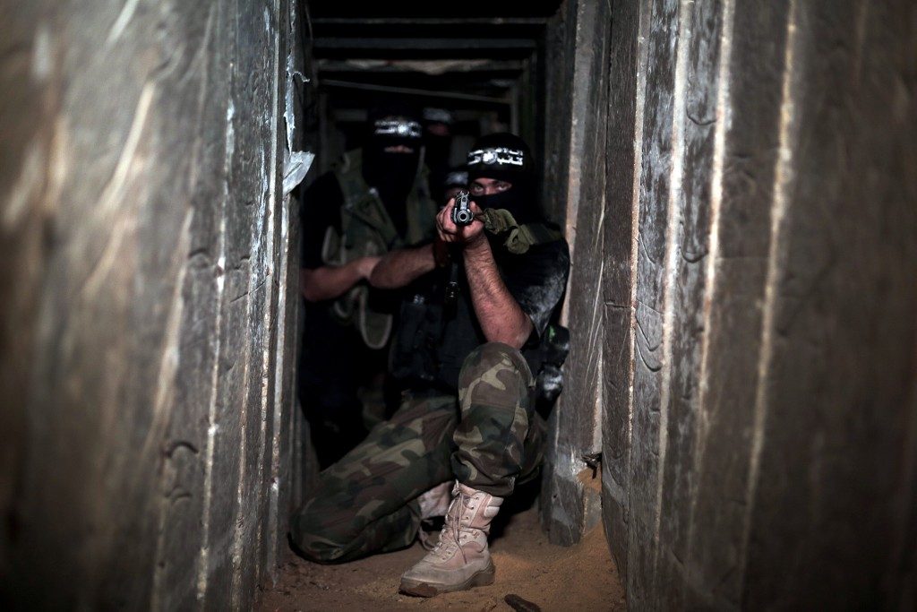 Gazze Şeridi'ndeki bir tünelde El Kassam Tugayları savaşçıları, arşivler (El Kassam)<br>