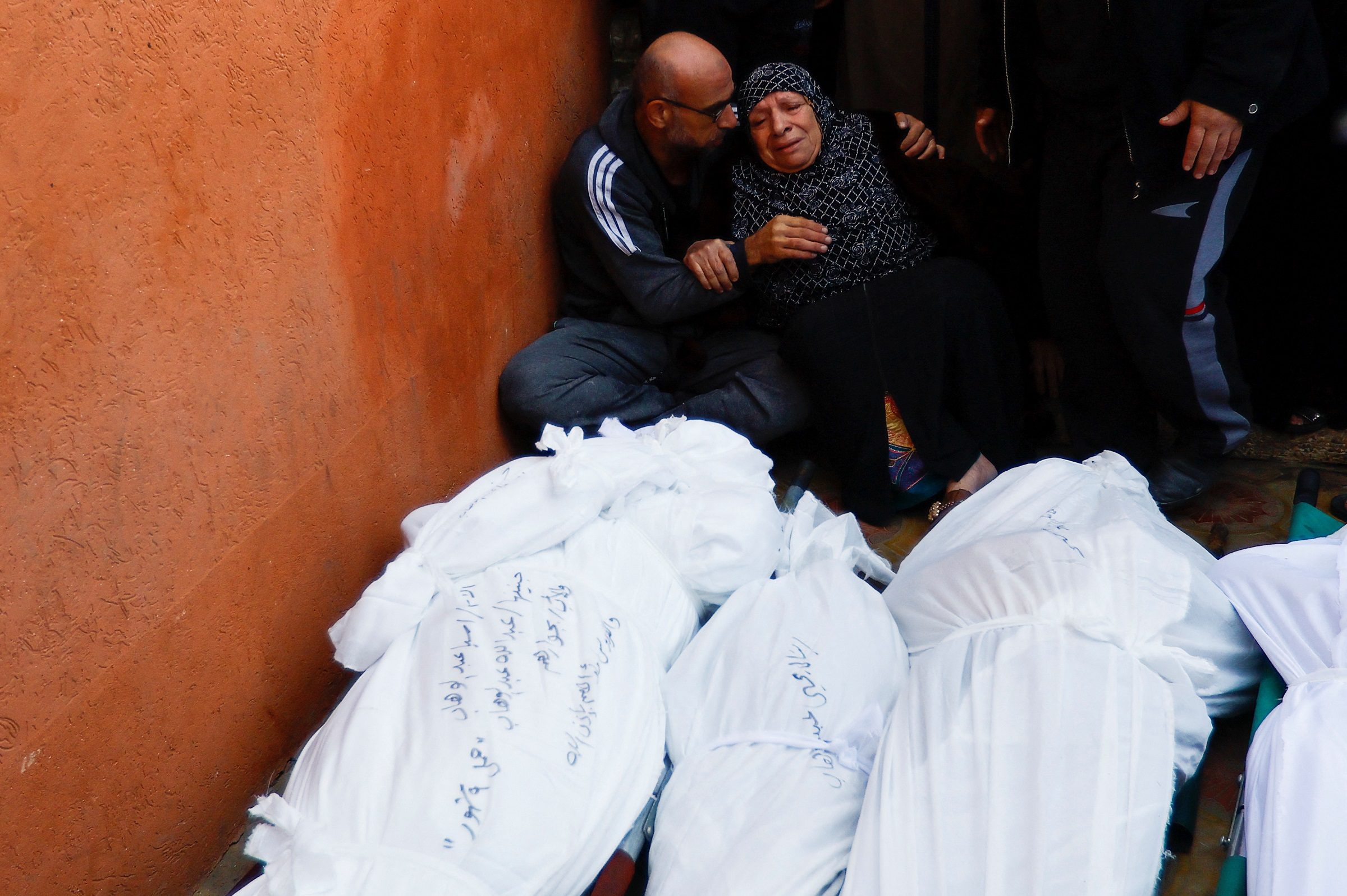 إسرائيل تواصل قتل المدنيين في غزة/ رويترز
