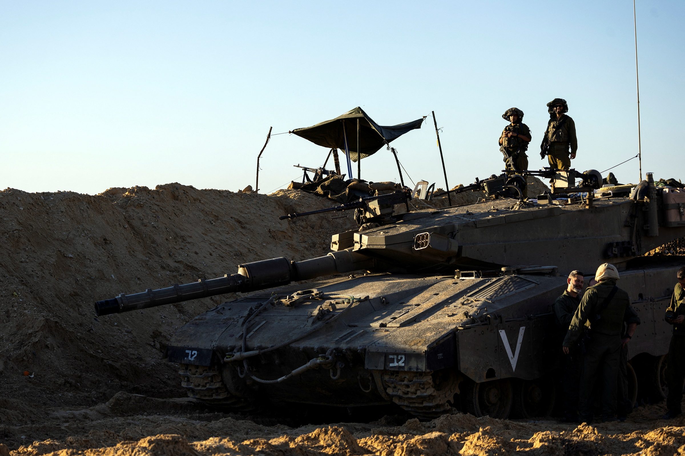 عناصر من جيش الاحتلال الإسرائيلي في شمال قطاع غزة/ رويترز