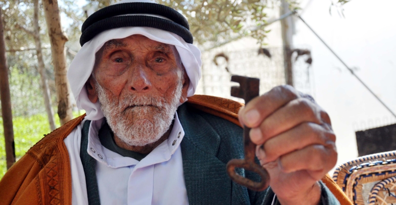 فلسطيني يحمل مفتاح العودة|الأناضول