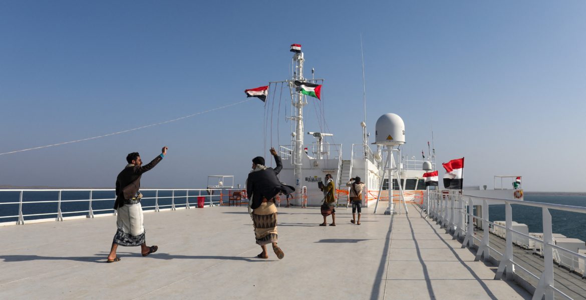 “فتح المعارك وتحريك الجبهات”.. الحوثي يكشف عن مضمون رسالة تهديد أمريكية وصلته عبر سلطنة عُمان