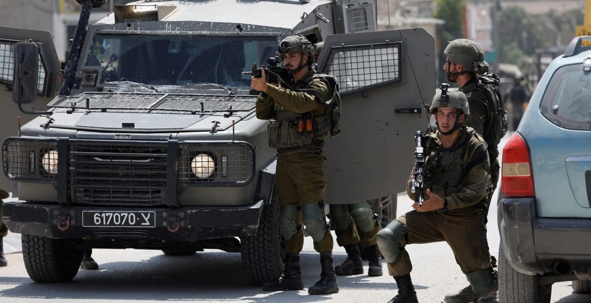 جنود من جيش الاحتلال الإسرائيلي في الضفة الغربية - رويترز