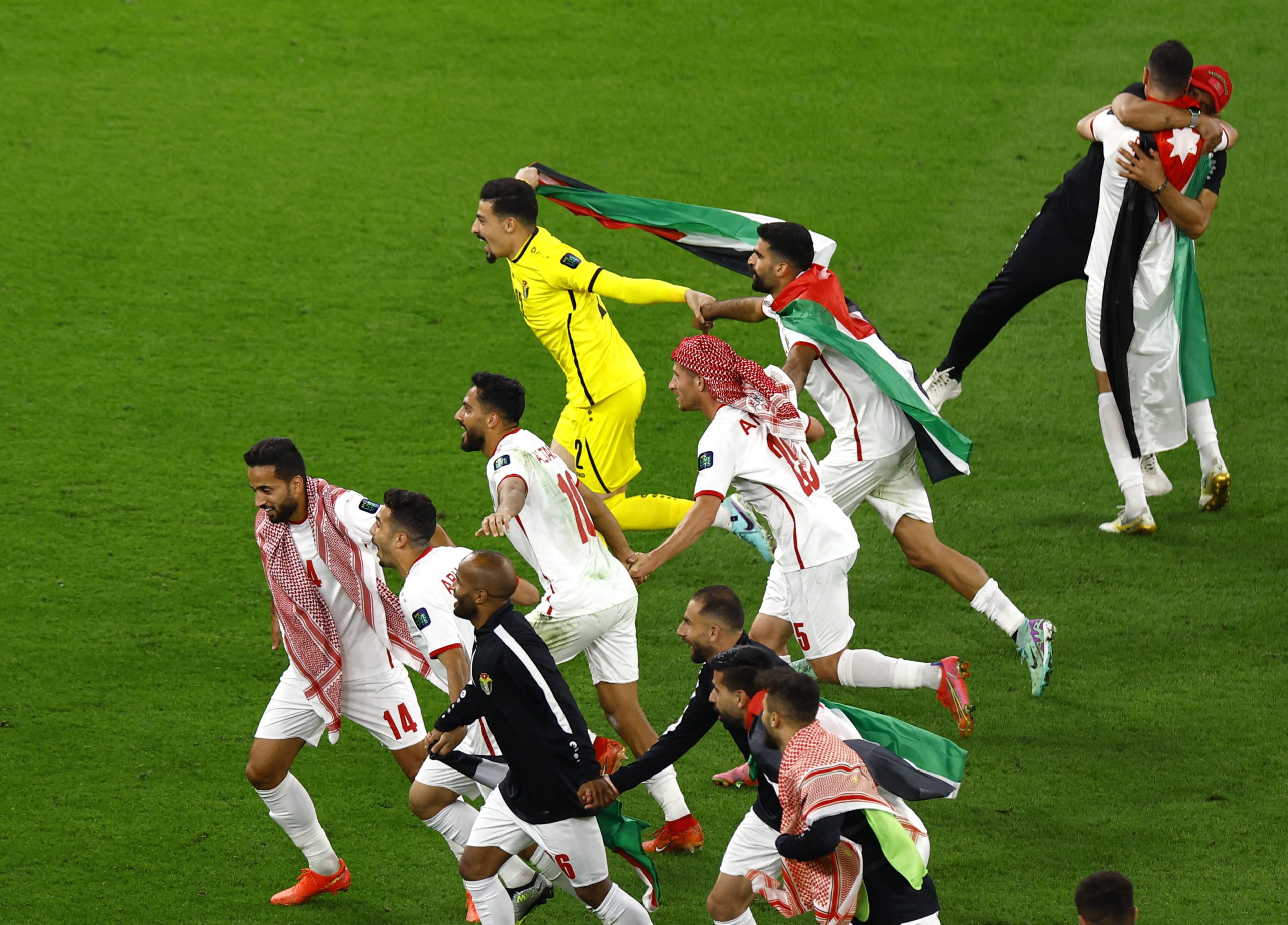 احتفال منتخب الأردن بالتأهل للنهائي (رويترز)