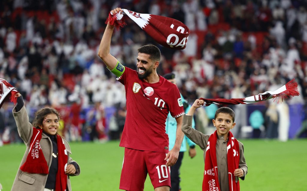 احتفال منتخب قطر بالتأهل للنهائي (رويترز)