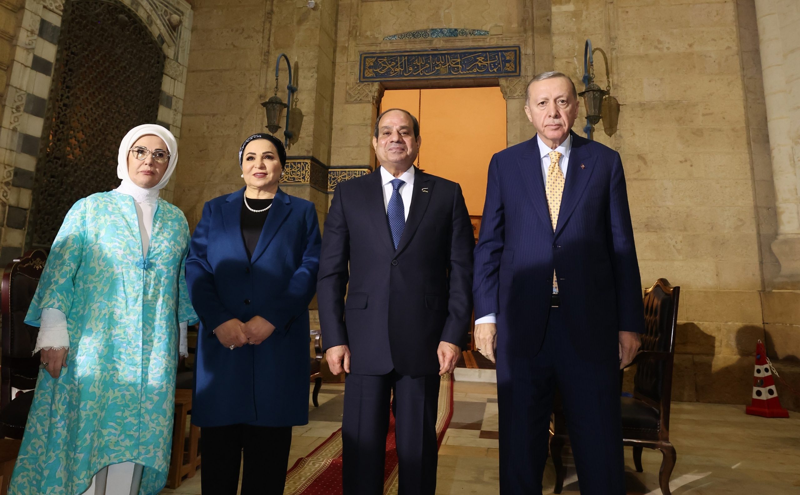 أردوغان يهدي السيسي نسخة من القرآن