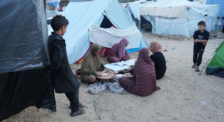 منع إدخال المساعدات الإنسانية إلى غزة يتسبب في كارثة/ رويترز