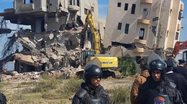 تفاصيل خطة الحكومة المصرية لإخلاء ضاحية ساحلية لجذب استثمارات.. “ميدل إيست”: قطعت الكهرباء والمياه عن السكان