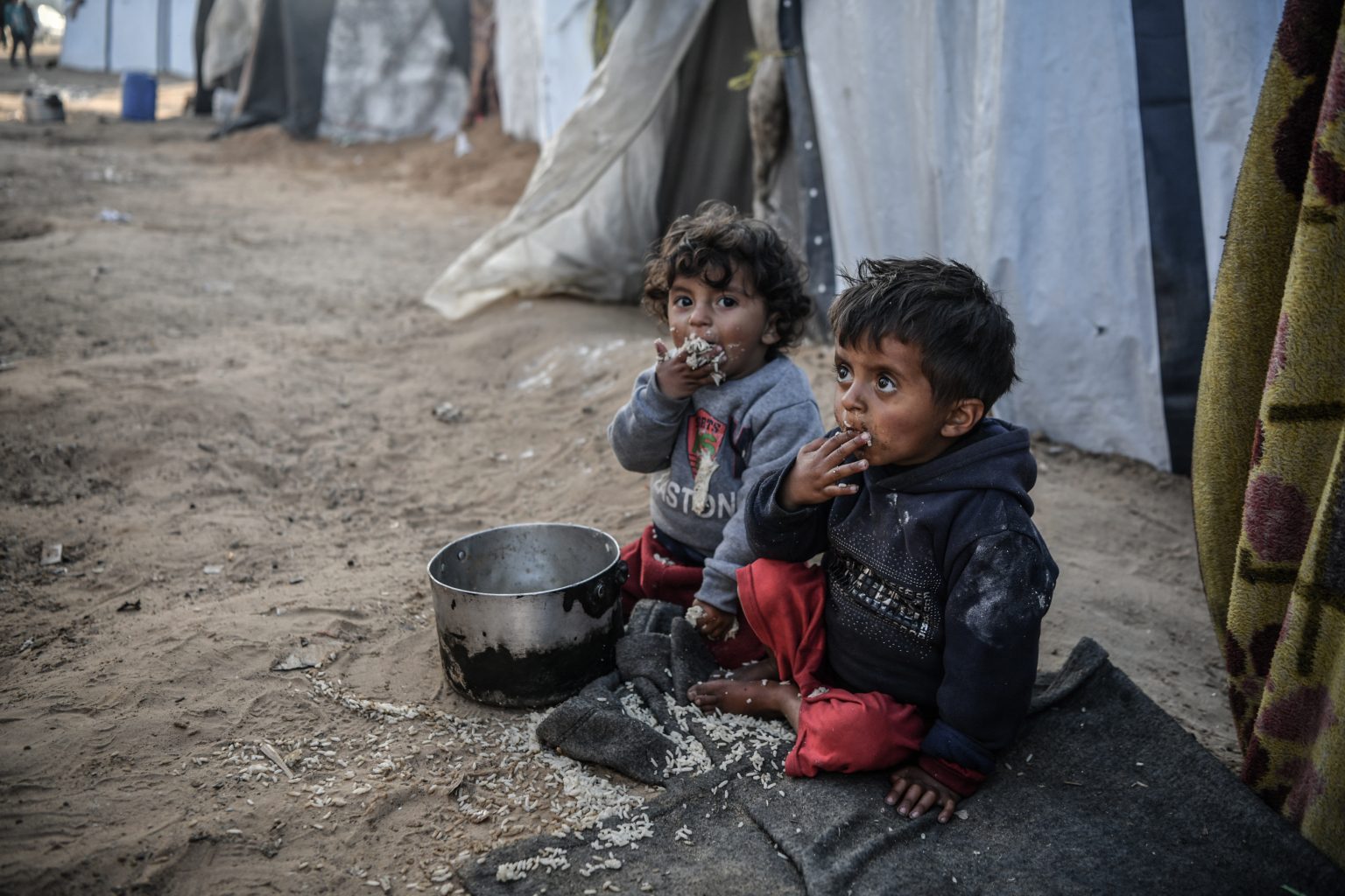 أطفال غزة يعانون من الجوع وسوء التغذية بسبب الحصار الإسرائيلي لقطاع غزة/الأناضول