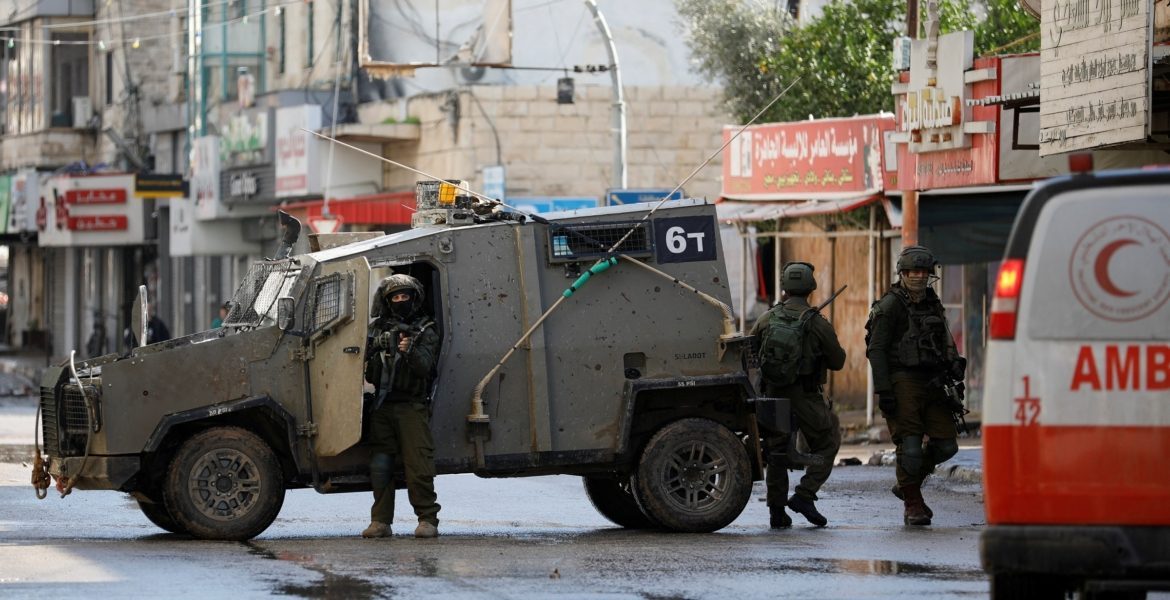 قوات الاحتلال في الضفة الغربية/رويترز