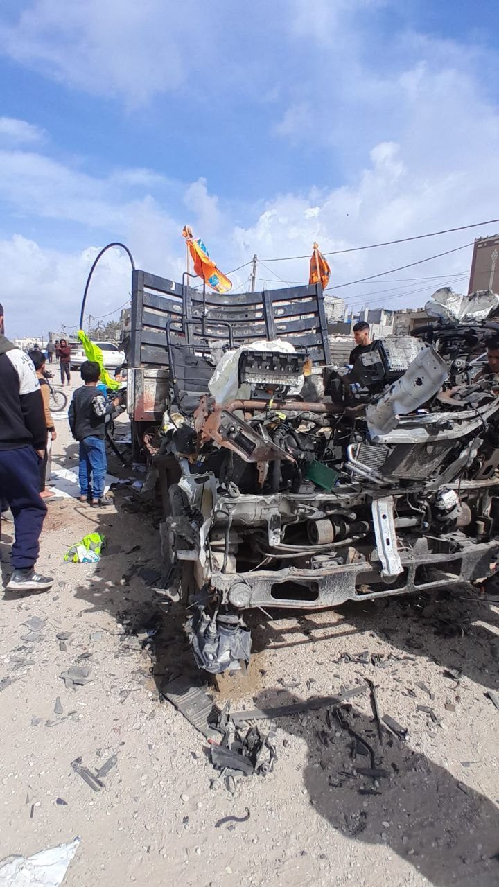 الاحتلال قصف شاحنة مساعدات كويتية ما أسفر عن استشهاد عدد من الفلسطينيين/ مواقع التواصل