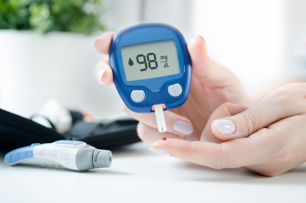 هناك العديد من المخاطر الصحية لتناول السكريات - shutterstock