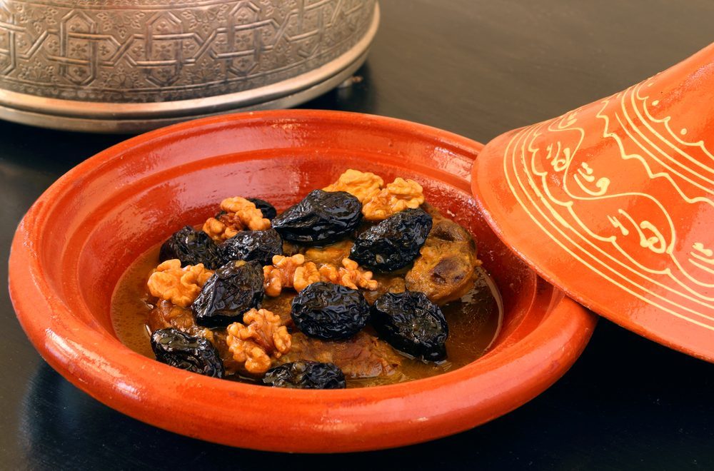 طاجين اللحم بالبرقوق| shutterstock