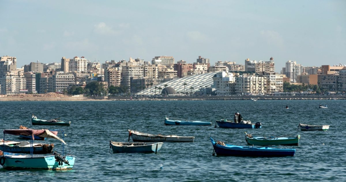 لماذا تزداد حالات الغرق في “عروس البحر المتوسط”؟ مصادر: الإنشاءات المخالفة وتراخي الجهات الحكومية أسباب الأزمة