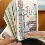أموال بالملايين خارج النظام المصرفي.. قضية نوال الدجوي تفتح ملف تخزين الدولارات داخل المنازل في مصر وتبعاتها على الاقتصاد