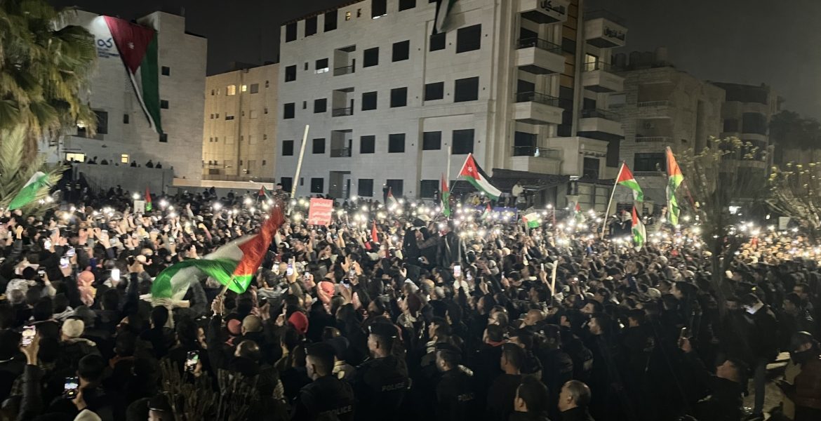 مظاهرات مستمرة في العاصمة الأردنية عمان نصرة لغزة - الأناضول