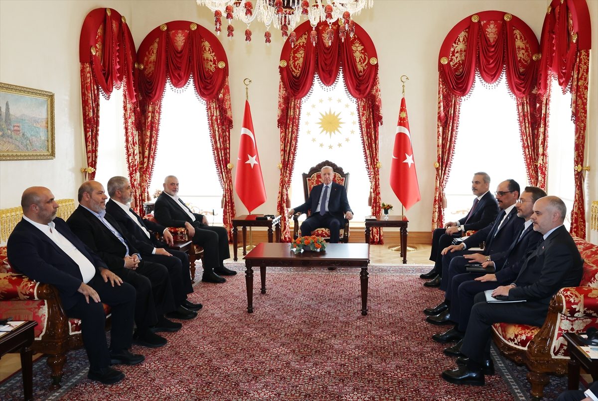 أردوغان يستقبل قيادة حركة حماس/الأناضول