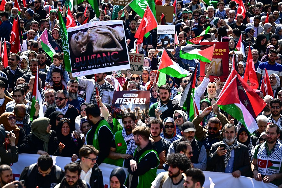 مظاهرات حاشدة في إسطنبول وعواصم غربية لدعم غزة.. طالبت بوقف الحرب الإسرائيلية على القطاع (صور)
