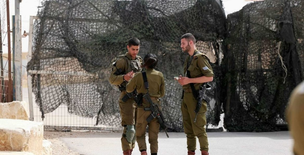 يديعوت أحرونوت: الاحتلال ينتهي من بناء 4 قواعد عسكرية في ممر “نتساريم”.. هذه مهمتها داخل غزة