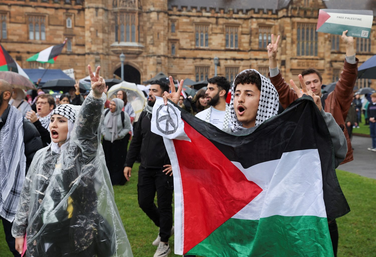ارتدادات ثورة الطلبة بأمريكا تتمدد.. آباؤهم غاضبون من الجامعات، وأكبر نقابة للعاملين الأكاديميين تخطط للإضراب