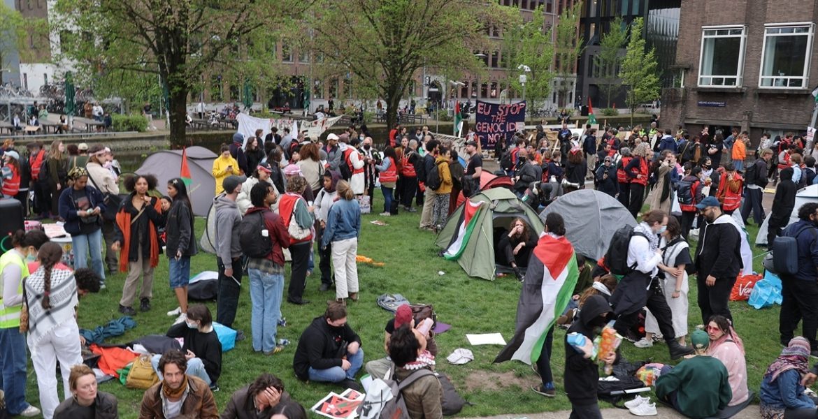 مشاهد التضامن مع فلسطين تتصدر حفلات التخرج بأمريكا.. “حراك الطلاب” يتحدى القمع ويتسع في جامعات أوروبا