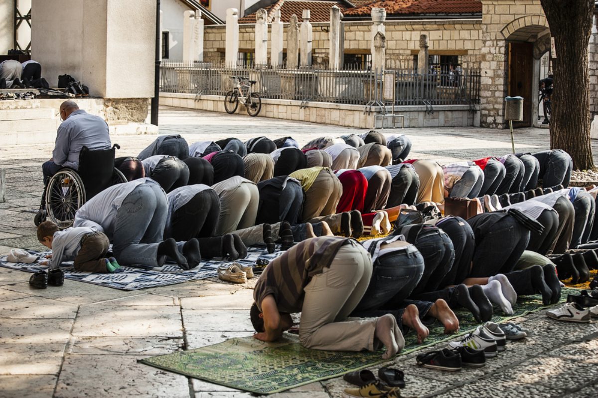 نذور تأجّج الصراع بين المقدس الوضعي الغربي والمقدس الإسلامي
