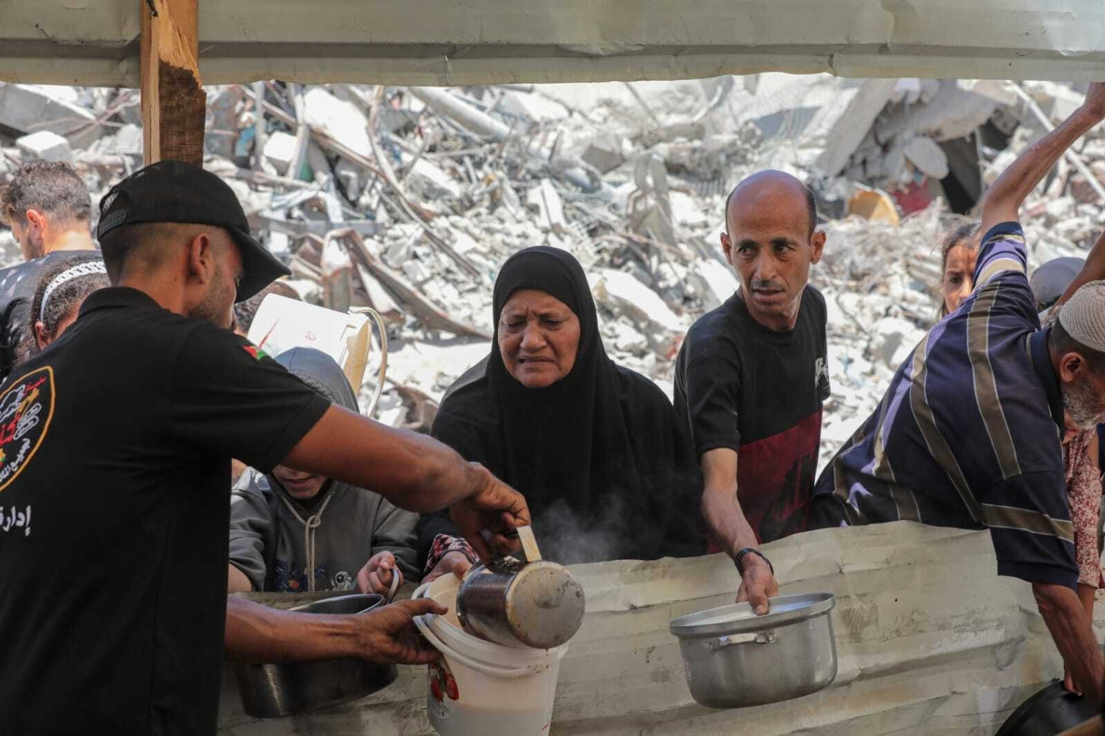 من ألعاب الأطفال والحفاضات للتوابل.. إسرائيل منعت أبسط مقومات الحياة عن غزة وإليك سر حظرها للتمور