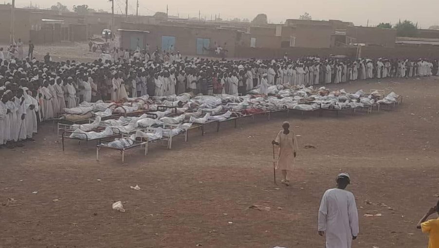 مجزرة “بشعة” في قرية بوسط السودان.. “مجلس السيادة” يتهم الدعم السريع بقتل 100 شخص ودفنهم أحياءً 