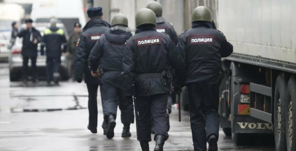 مقتل 15 شرطياً وكاهن في إطلاق نار بـ”داغستان” الروسية.. مسلحون هاجموا نقطة تفتيش ومعبداً يهودياً وكنيستين 