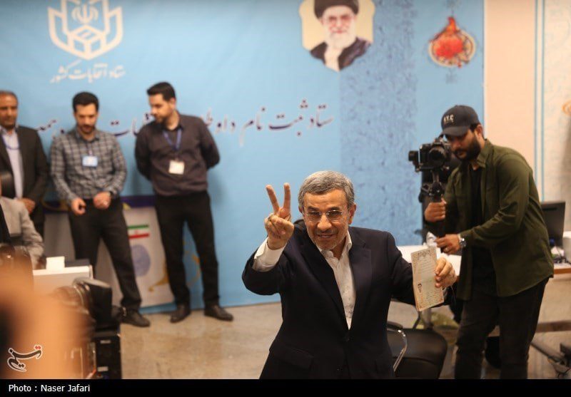 أحمدي نجاد يترشح للانتخابات