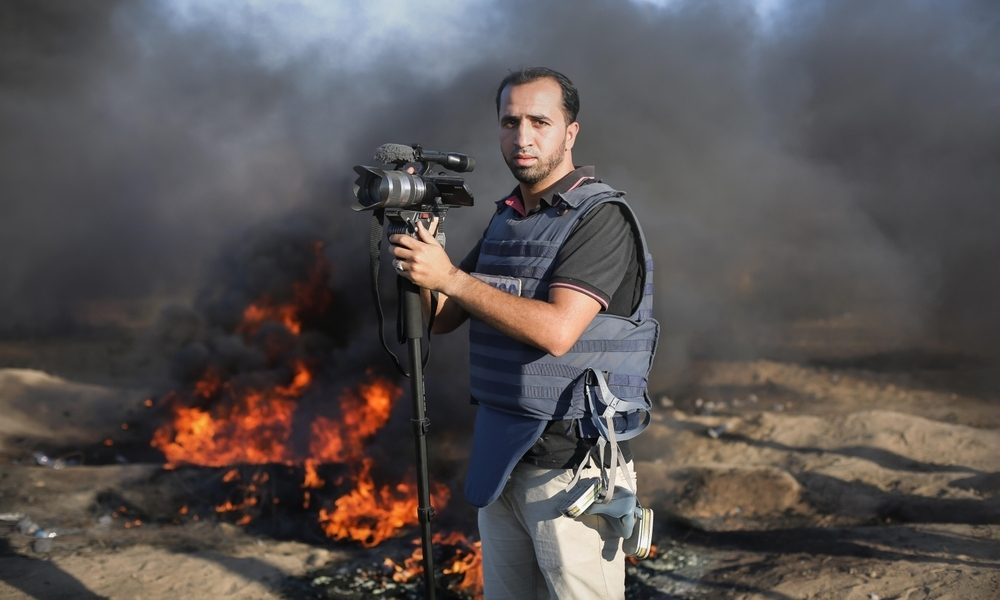 بين الحقيقة والموت: ما معنى أن تكون صحفيًا في غزة؟