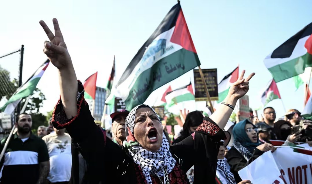 “مسلمات من أجل هاريس” تسحب دعمها لها بعد رفض حملتها حضور متحدث فلسطيني مؤتمر الحزب
