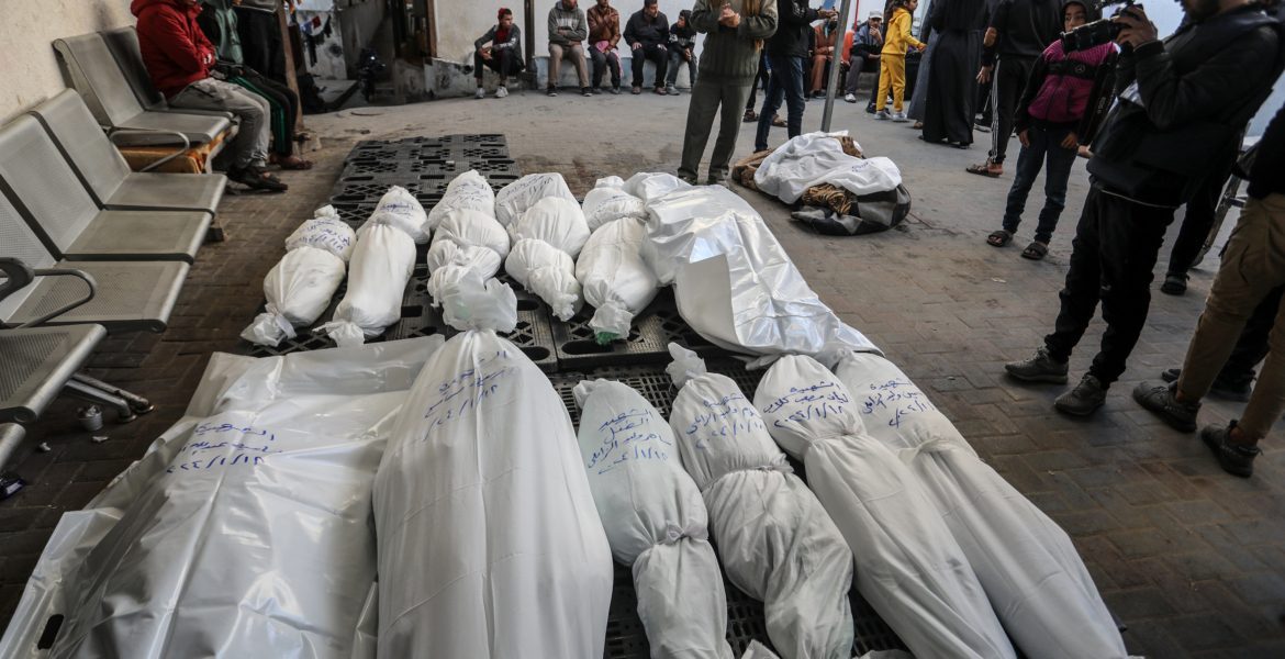الاحتلال يقصف مدرسة تؤوي نازحين في مدينة غزة مرتين.. أوقع 16شهيداً على الأقل بينهم نساء وأطفال