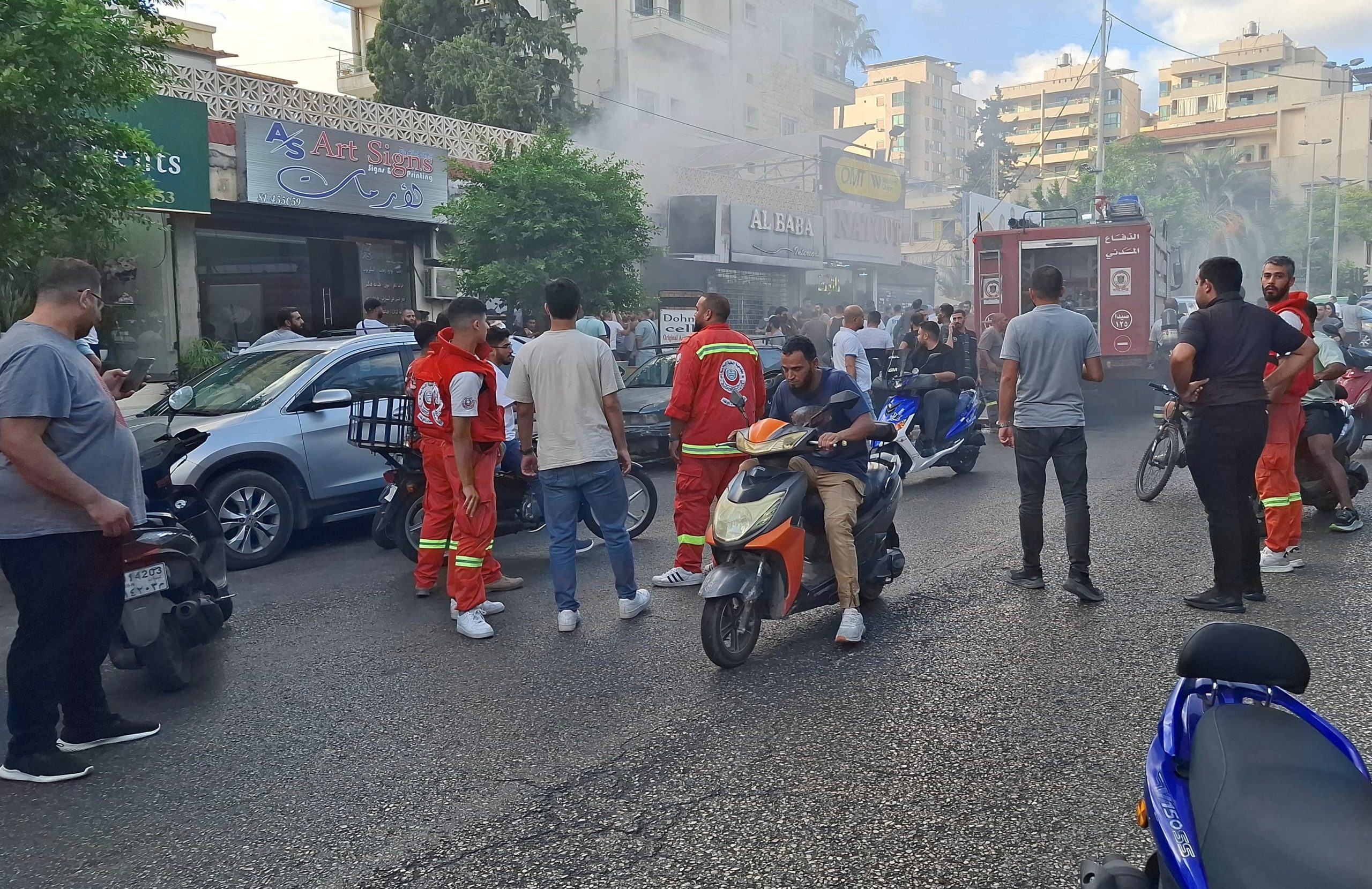 بعد تفجيرات الأجهزة اللاسلكية.. الشائعات ترعب اللبنانيين وتخيفهم من انفجار هواتفهم المتنقلة 
