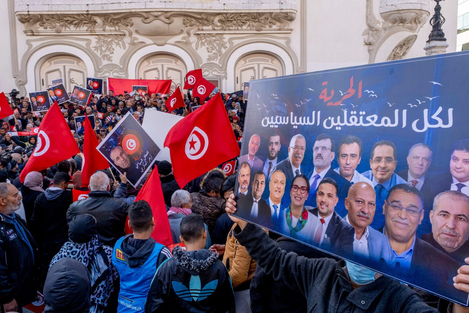 الاستبداد يتصاعد في تونس والغضب كذلك.. هل عادت البلاد إلى سيرتها الأولى ما قبل ثورة 2011؟